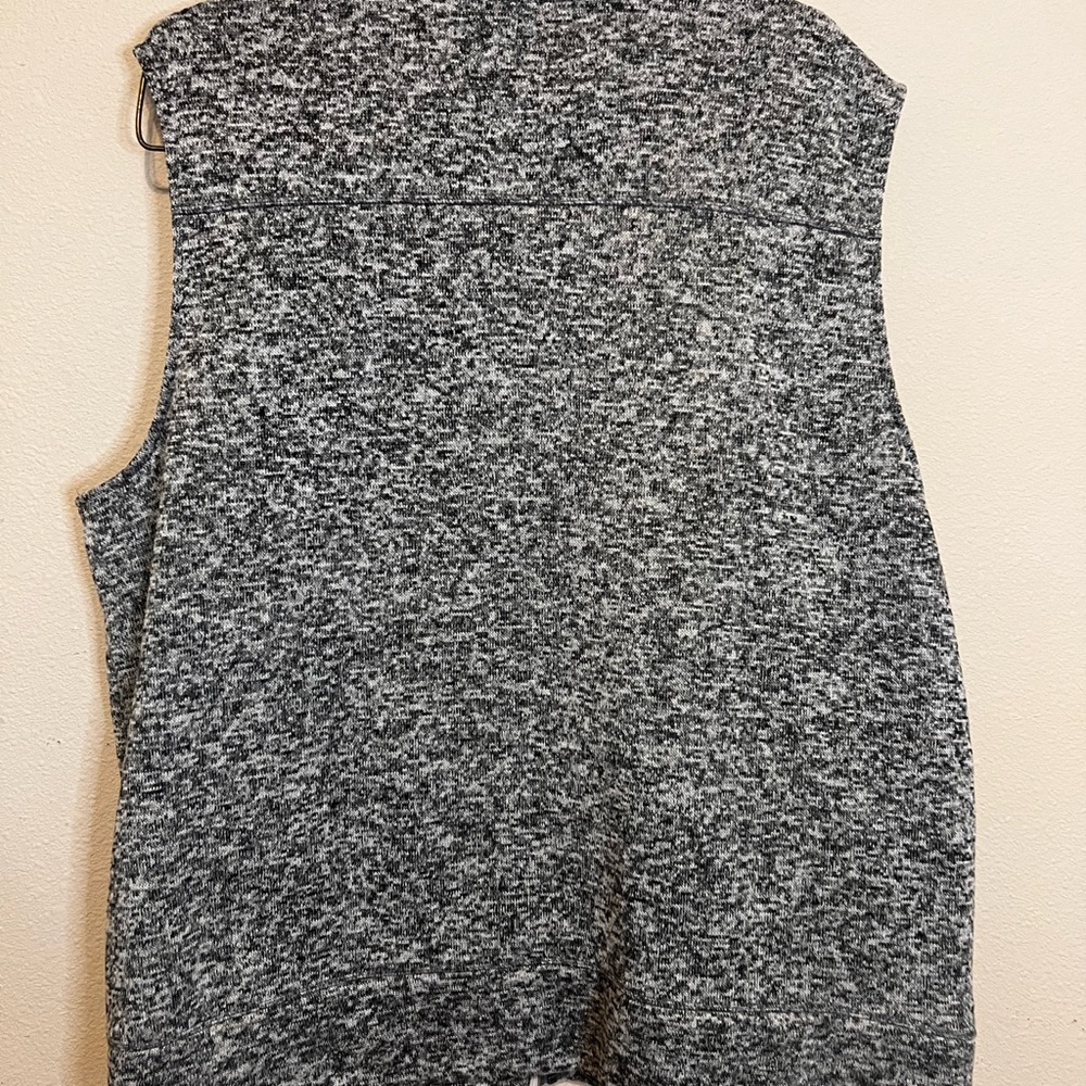 Men's Merona Gray  Fleece Vest. Side and top pocket. Front zipper. Size XXL - Picture 6 of 6